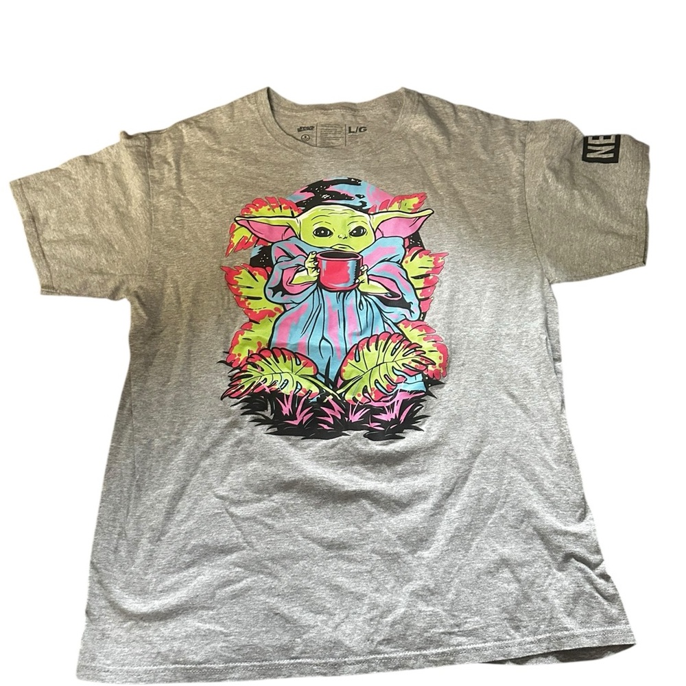 Marvel Grogu graphic tshirt size large
